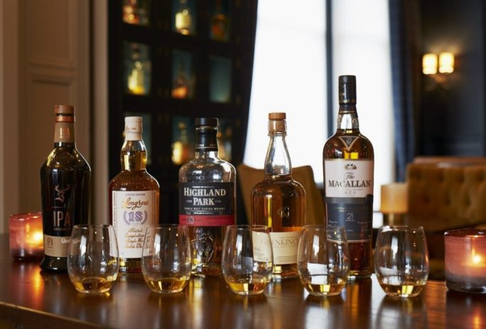 WHISKY TASTING IN EDINBURGH